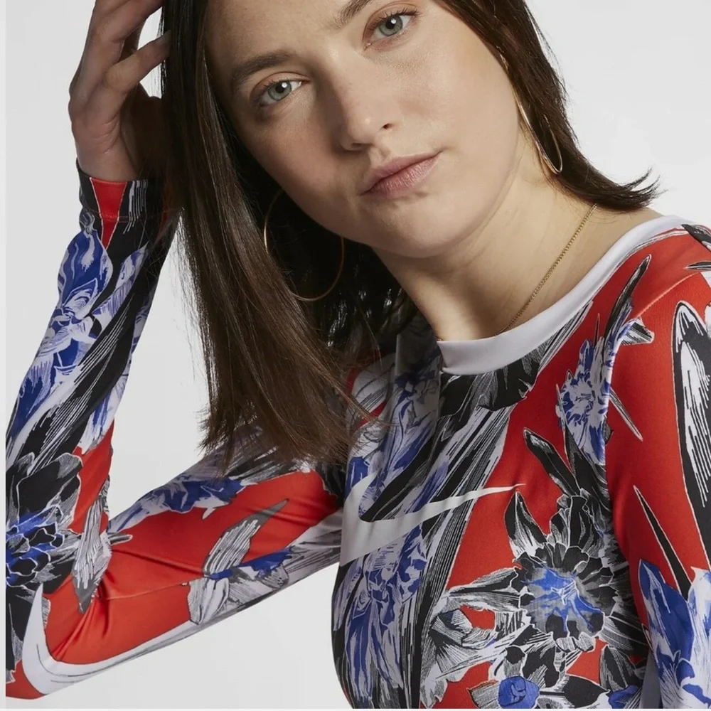 Nike Sportswear Dress Women’s Long-sleeve Red Blue Floral Stretchy Medium